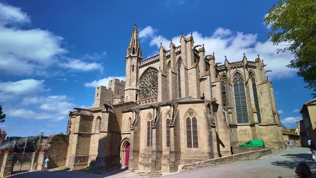 Timelapse basilique dans la cit&eacute; m&eacute;di&eacute;vale de Carcassonne