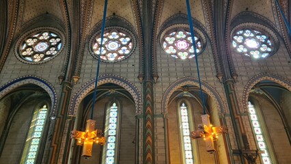 Les magnifiques rosaces en forme d'étoile de David de la cathédrale Saint-Michel de Carcassonne
