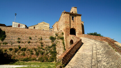 Il castello di Loretello, antica fortificazione del medio evo nelle Marche, Italia