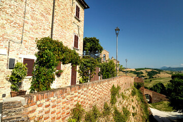 Il castello di Loretello, antica fortificazione del medio evo nelle Marche, Italia