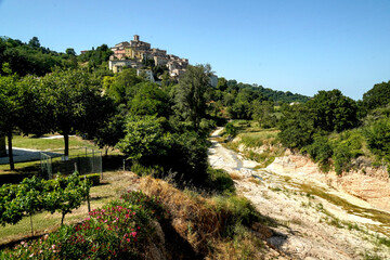 Fototapeta premium Panorama estivo della gola delle grotte di Frasassi, Ancona, Marche,Italia