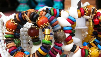 Obraz premium Beautiful seashell handicraft items displayed in a fashion shop