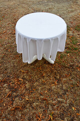 Round restaurant table