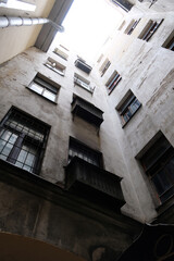 Obraz premium facades and windows in the courtyard-well, St. Petersburg