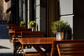Fototapeta premium modern stylish outdoor caf featuring wooden elements and neutral color palette