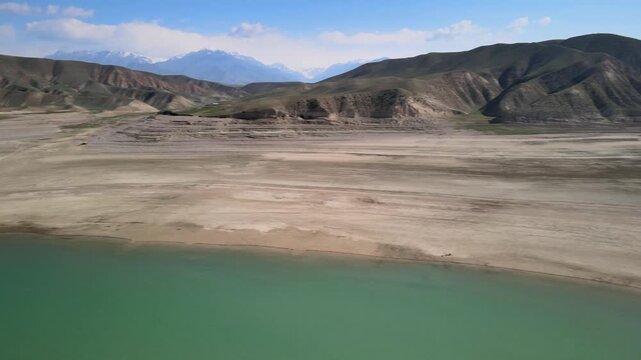 Toktogul Reservoir (284.3 km&sup2;),the largest in Central Asia.Turquoise water,sandy beaches and snow-capped Tien Shan on the horizon.Fed by the Naryn River and a major hydroelectric source (Toktogul HPP)