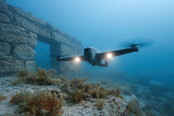 Obraz premium underwater drone is conducting covert reconnaissance in highrisk area near sunken ship