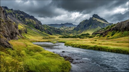 Obraz premium Lush green valleys surround a winding river framed by rugged mountains under a cloudy sky in Iceland. The scene captures the beauty of nature in the late afternoon light.