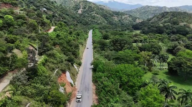 Video a&eacute;reo realizado con drone. en el se aprecia la v&iacute;a a Urab&aacute; desde el Municipio de Santa Fe de Antioquia, en cercan&iacute;as al R&iacute;o Cauca.