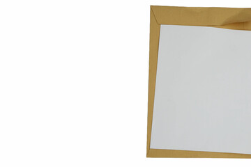 Obraz premium Open light brown envelope with blank white paper inside.