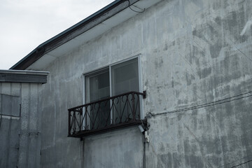 古いアルミサッシの窓