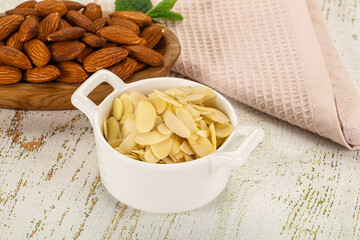 Sliced almond nut for culinary