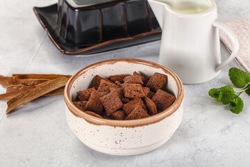 Dry sweet chocolate ceral flakes