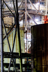 構造美と経年感が交差する工場夜景