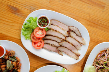 Grilled Meat Dish: A delicious arrangement of grilled meat, meticulously prepared, alongside fresh tomatoes, vibrant lettuce, and flavorful sauces.