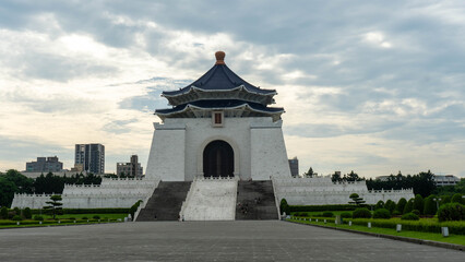 Obraz premium Chiang Kai-shek Memorial Hall, Taipei - Majestic Architecture