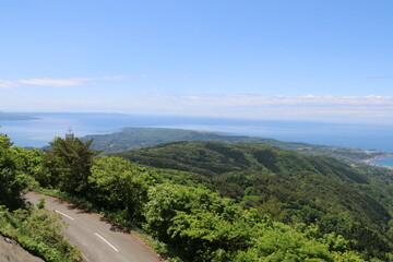 春の佐渡島。大佐渡スカイラインより二見半島を望む。