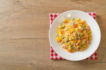 fried rice with mixed vegetable (carrot, green bean peas, corn) and egg