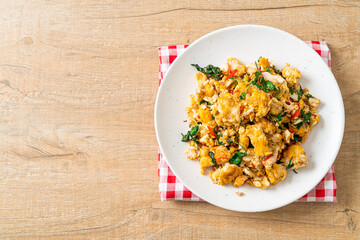 stir-fried egg with Thai basil and chilli