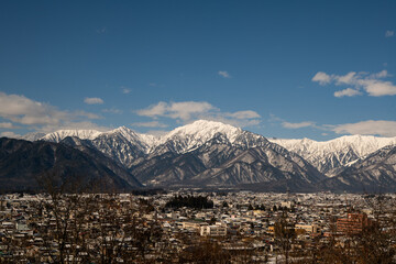 快晴の空と冬の北アルプス　長野県白馬村