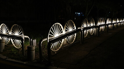 자전거 바퀴 모양 울타리 가로등