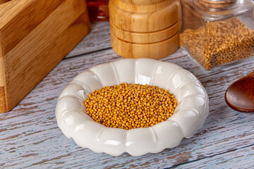 Raw dry aroma flavour mustard seeds