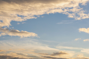 秋の空　朝焼けに染まる空と雲14
