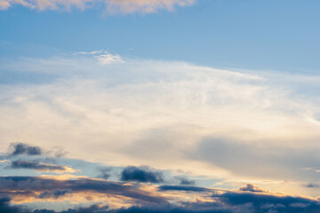秋の空　朝焼けに染まる空と雲03