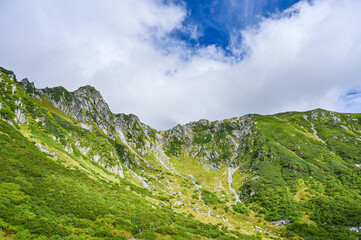 日本長野県中央アルプスの千畳敷カールと木曽駒ヶ岳