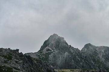 日本長野県中央アルプスの千畳敷カールと木曽駒ヶ岳