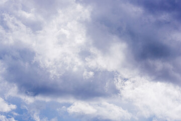 雨上がりの印象的な雲のアップ01