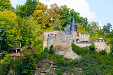 Fototapeta premium Kurort Rathen/Rathen in der Sächsischen Schweiz, Elbsandsteingebirge