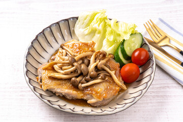 鶏肉ステーキしめじソース