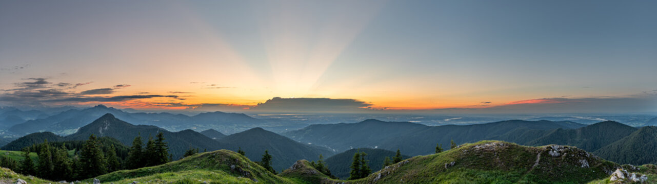 Sonnenstrahlen nach Untergang vom Fockenstein