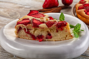 Strawberry pie tart served mint