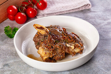 Baked lamb leg with spices