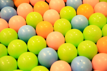 たくさんのビニールボール