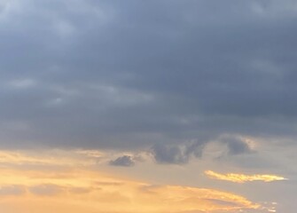 Obraz premium Twilight Sky with Layered Clouds and Warm Light Breaking Through