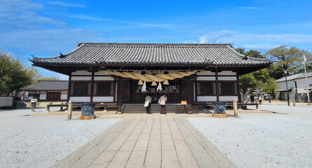 Japan, Temple Achi Shrine à Kurashiki, with shimenawa rope