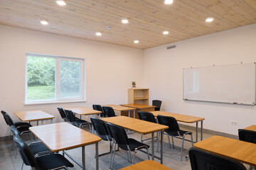 A Modern Classroom Setup Featuring Abundant Natural Light and a Minimalist Design Aesthetic