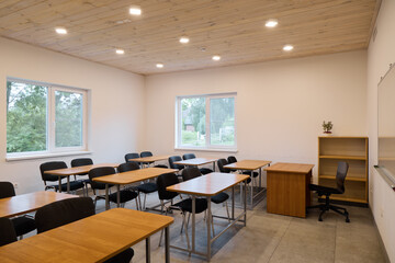 The Contemporary Design of a Modern Classroom Featuring Desks and Abundant Natural Light