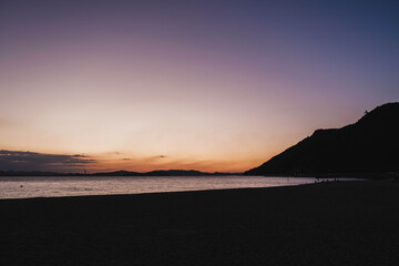 渋川海岸、美しい夕日が海岸線に沈む風景、岡山、日本