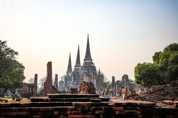 Obraz premium Wat Phra Si Sanphet, an important temple during the Ayutthaya period, is the royal palace temple of the King. It is a world heritage site. Its distinctive features are its three large chedis.