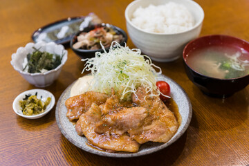 豚の生姜焼き定食