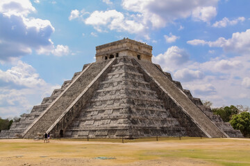 Templo de Kukulc&aacute;n, Zona Arqueol&oacute;gica de Chich&eacute;n Itz&aacute;, Yucat&aacute;n, M&eacute;xico.