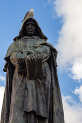 Fototapeta premium Monument to Giordano Bruno with a seagull perched on his head in Campo de' Fiori, Rome, Italy.