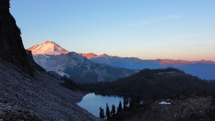 Fototapeta premium Sunrise over the mountain and lake