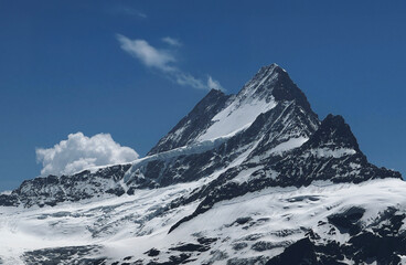 Obraz premium Snow-Capped Alpine Peak with Glacier under Clear Blue Sky, Switzerland
