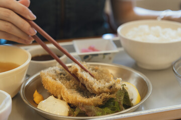 日本の給食のアジフライ