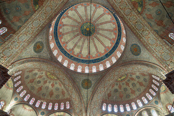 C&uacute;pula interior decorada de la Mezquita Azul en Estambul, Turqu&iacute;a